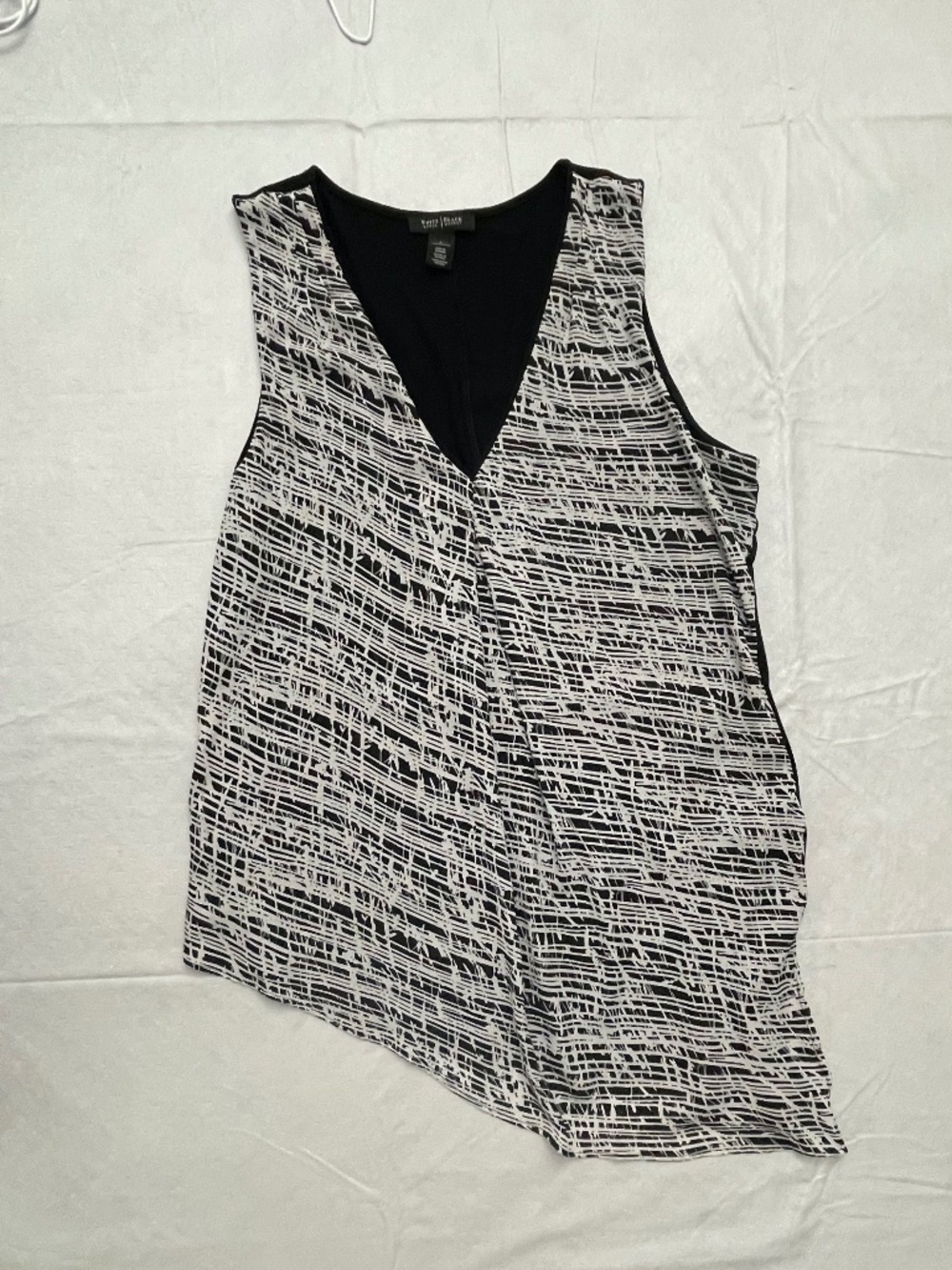 Women's Large White House Black Market Asymmetric Black & White Sleeveless Top